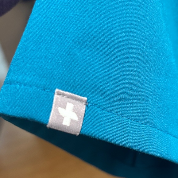 Figs | Catarina | Short Sleeve V-Neck Scrubs Top | Caribbean Blue | size XS - Picture 5 of 9